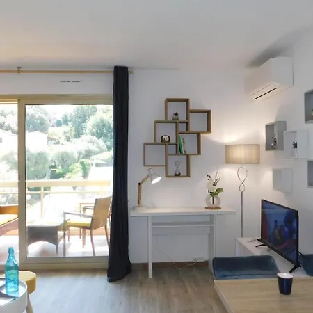 Beautiful Anthala Studio With Pool Parking And Air Conditioning アパート *