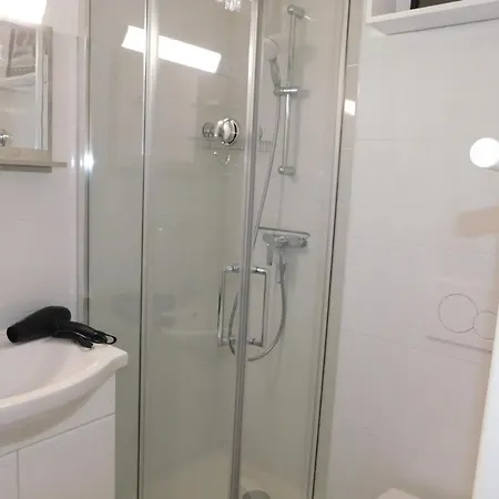 Beautiful Anthala Studio With Pool Parking And Air Conditioning アパート